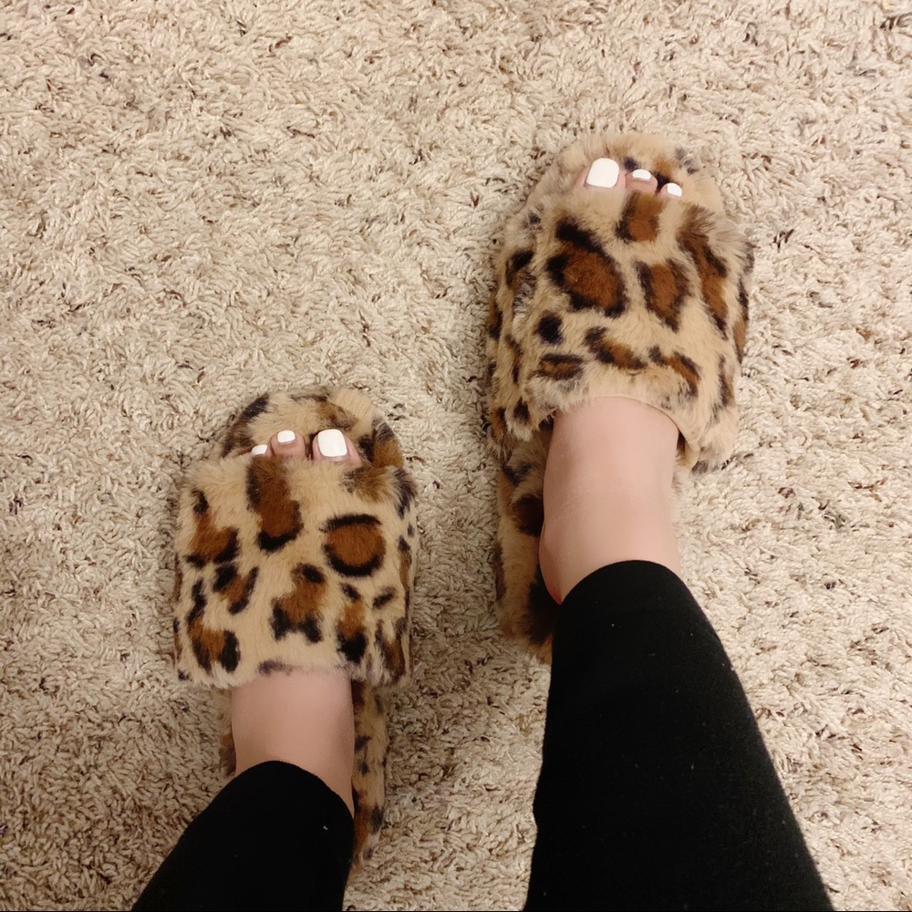 NEW Leopard Slippers - Picture 2 of 2